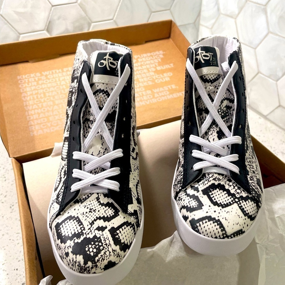 OTBT Leather Womans High Top Snakeskin Sneakers Size 6.5 NEW Recycled Materials